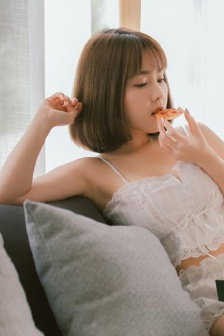 25岁的高中生未修剪
